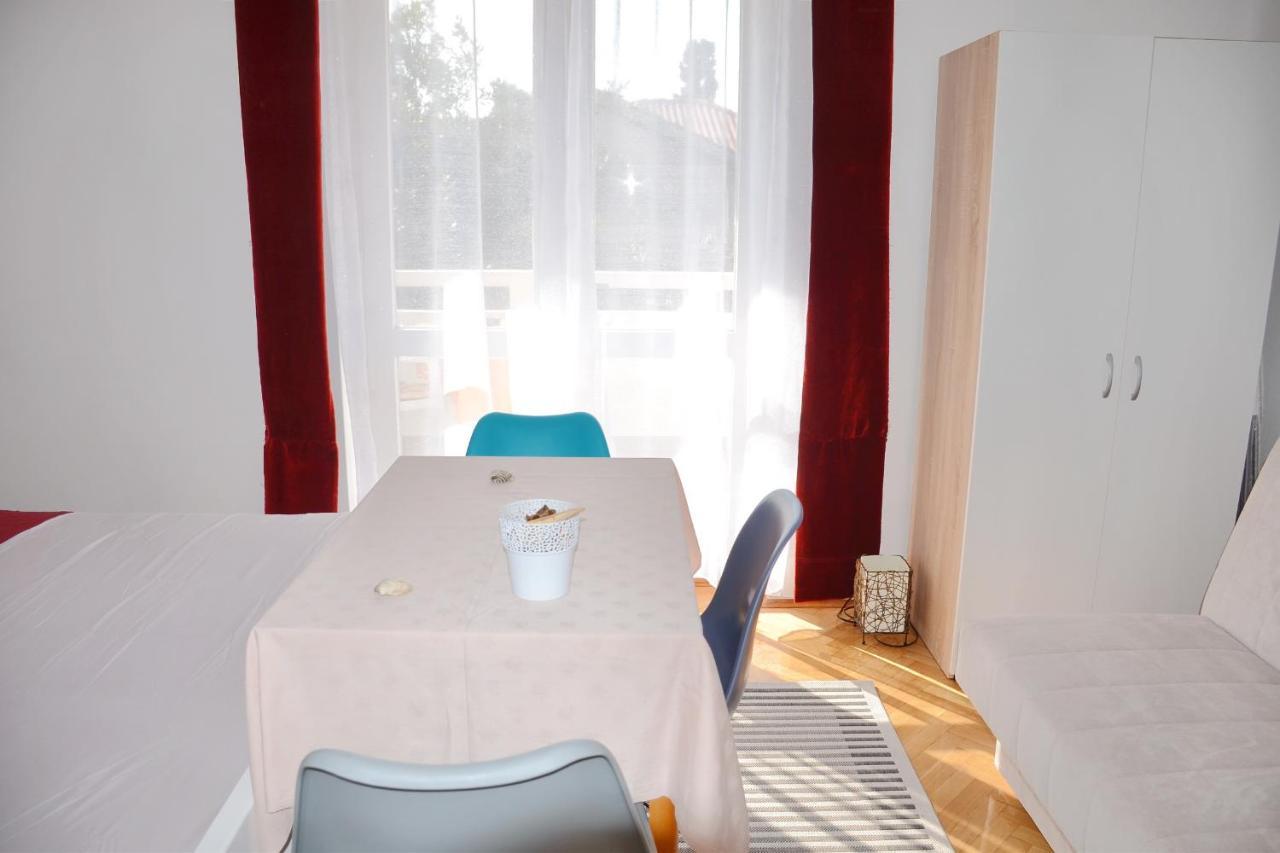 נובליה Apartments Mike מראה חיצוני תמונה