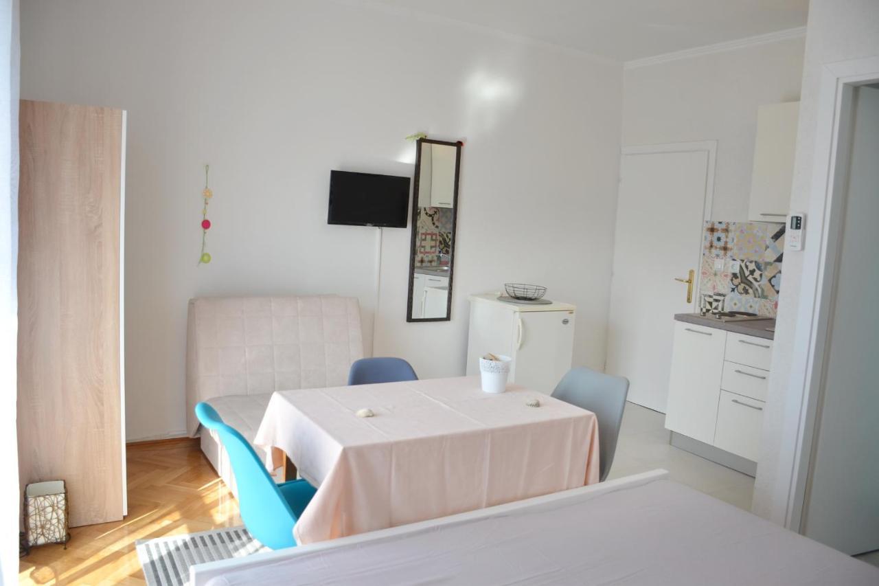 נובליה Apartments Mike מראה חיצוני תמונה