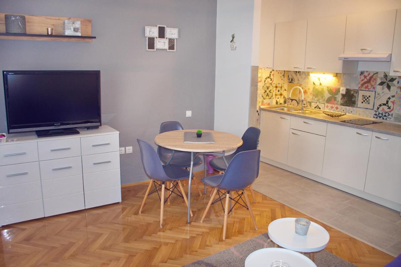 נובליה Apartments Mike מראה חיצוני תמונה